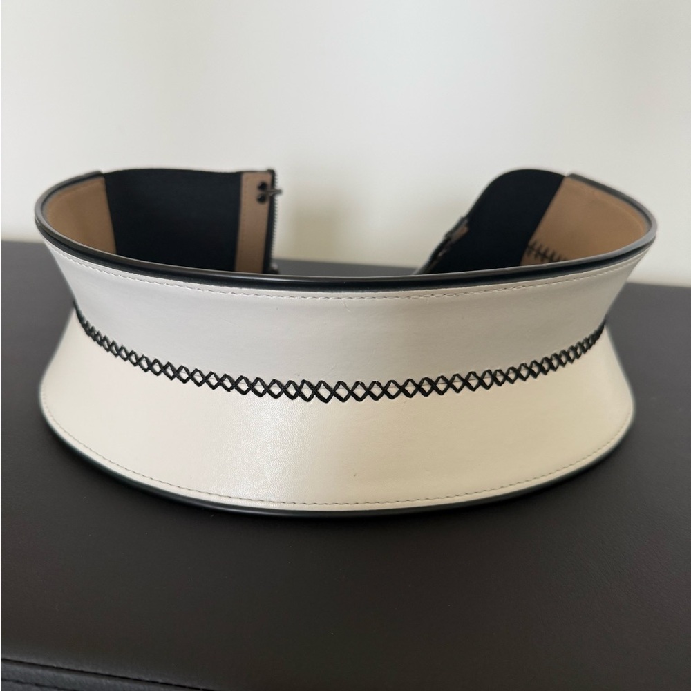 BCBG MAXAZRIA White Leather Waist Belt with Black Stitch Detail